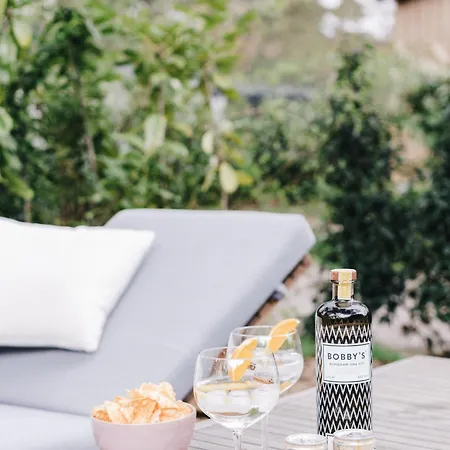 Semesterbostad Ultiem Ontspannen In Luxe En Design Ingericht Tiny House Onyx In Bosrijke Omgeving Nunspeet