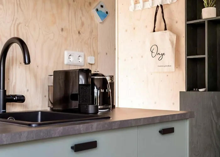 Ultiem Ontspannen In Luxe En Design Ingericht Tiny House Onyx In Bosrijke Omgeving Prázdninový dům *